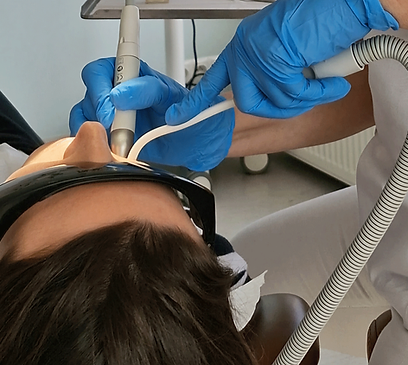 pacent z nadwrażliwością w gabinecie